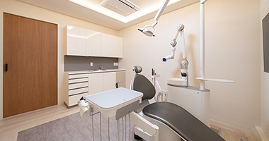 ベビーカーで入室可能な個室完備